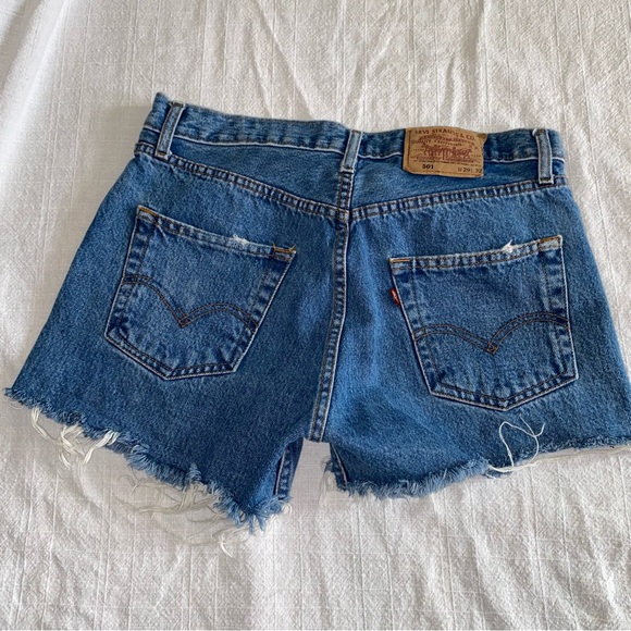 Levi’s 501 Distressed Cut Off Booty Shorts Waist 29 - Picture 8 of 9